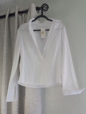 Women’s White V-Neck Collared Blouse
